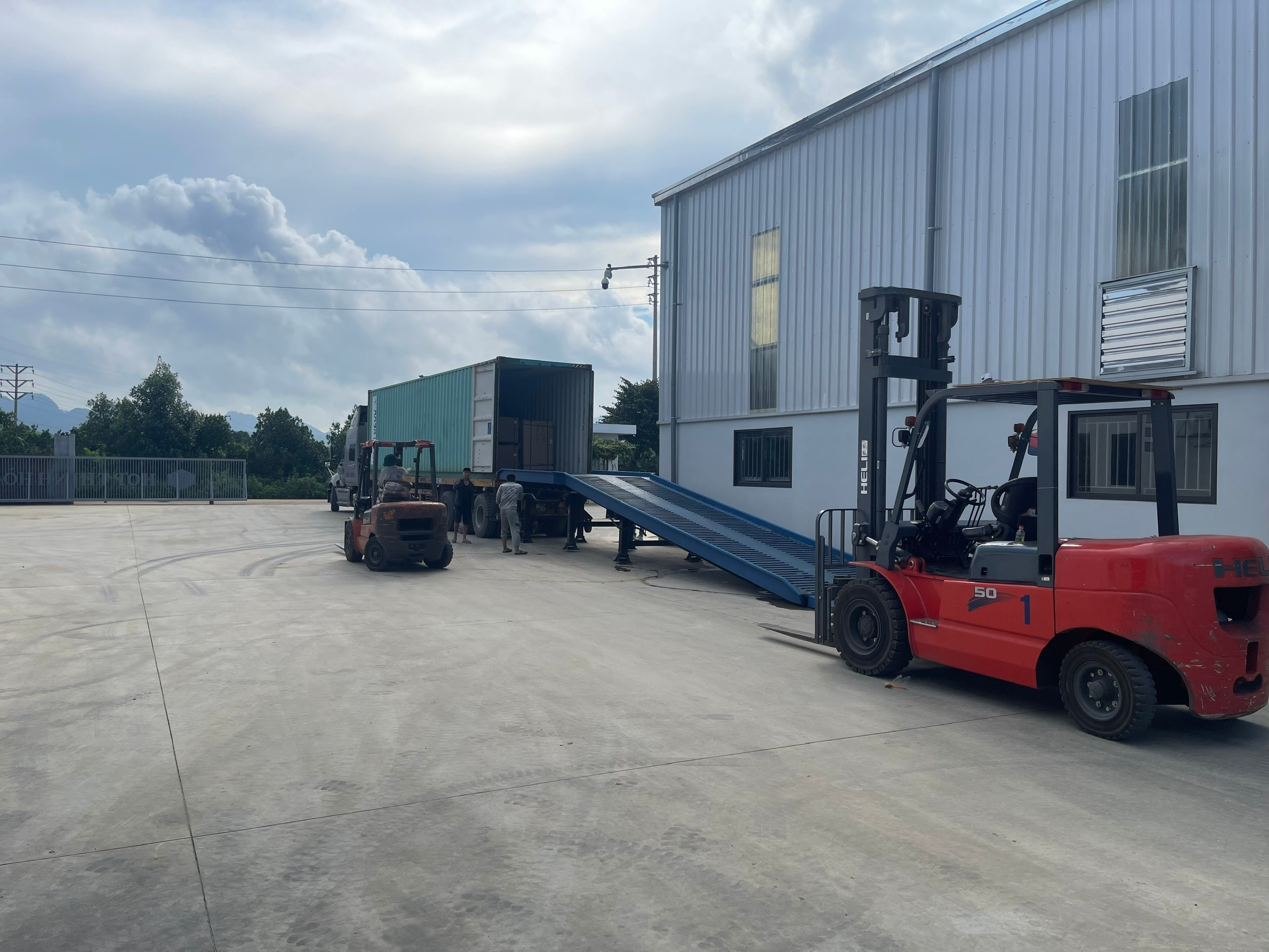 CÔNG TY CP CHẾ BIẾN GỖ HỢP THỊNH HÒA BÌNH